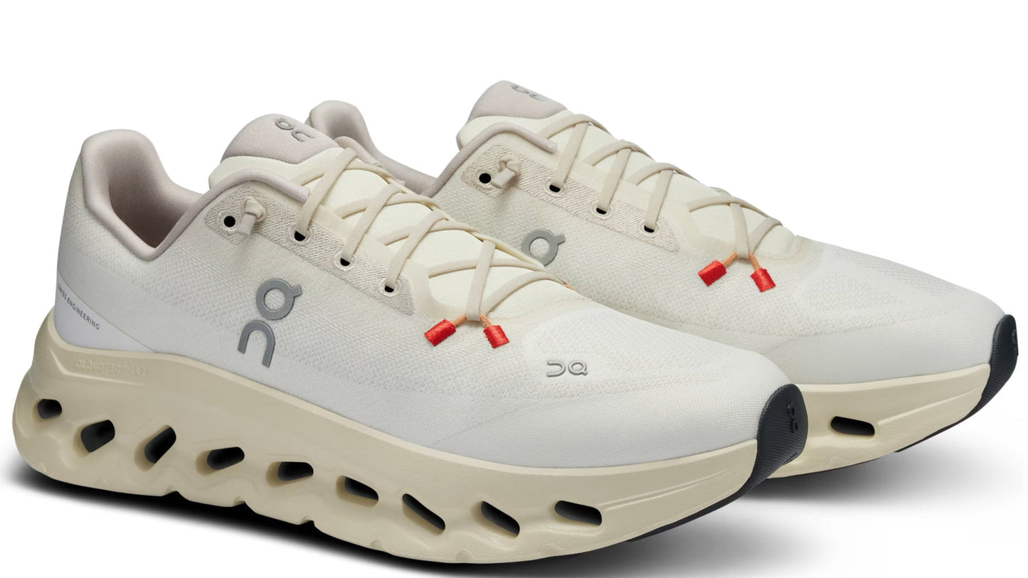 On CloudTilt - sand Cream