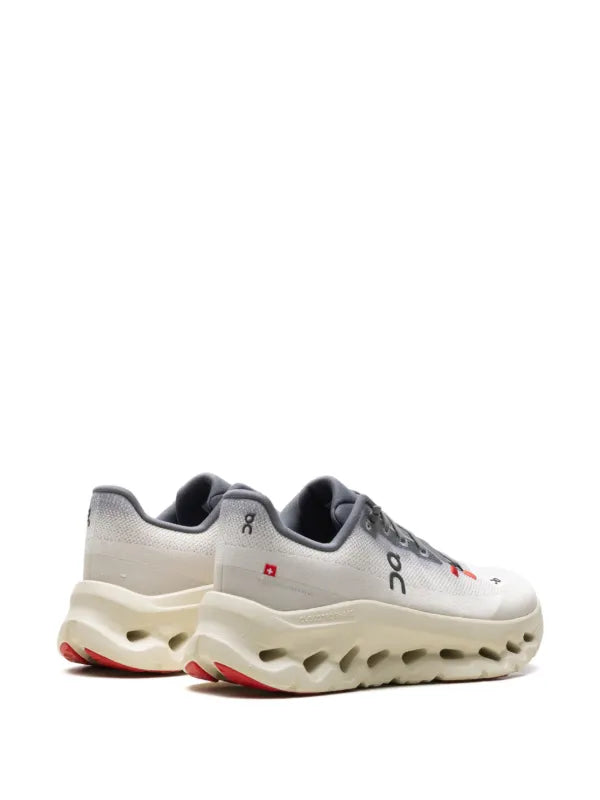 On Cloud Tilt rock/sand