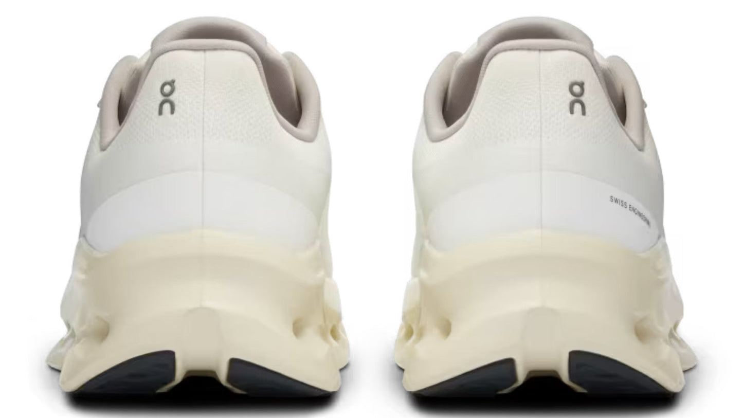 On CloudTilt - sand Cream